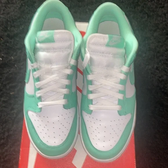 Nike Dunk Low Green Glow (women’s). Sz.9.5W. Original box. Used once/clean